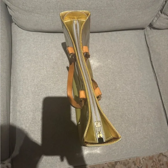 Louis Vuitton Houston Tote Lime Yellow Leather Monogram Vernis - Picture 6 of 15